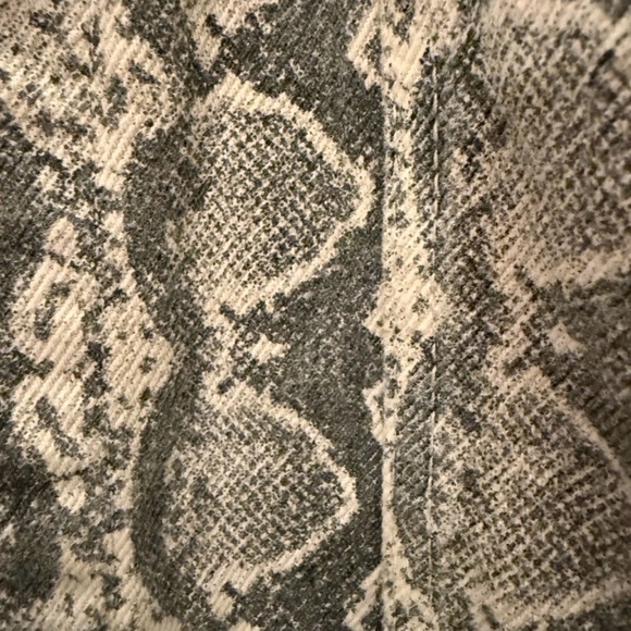 BLANKNYC Snake-Print Jean Jacket in Gray and White - Picture 4 of 5